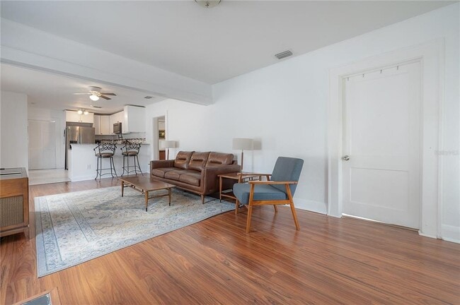 Building Photo - 207 W Hiawatha St