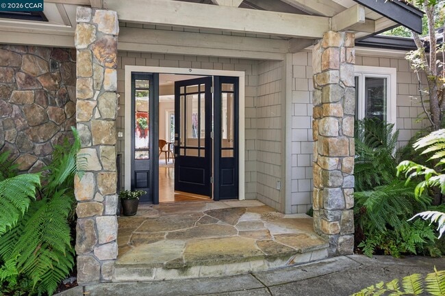 Building Photo - 783 Los Palos Manor