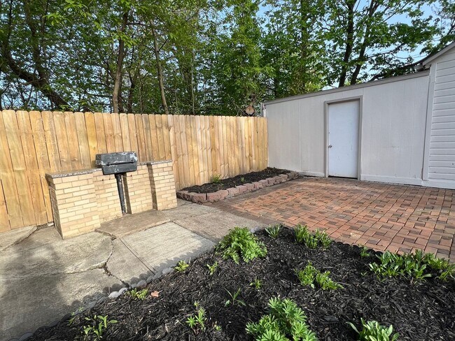Building Photo - Detroid Shoreway Renovated  4 Bedroom, 2 Bath House with Detached Garage
