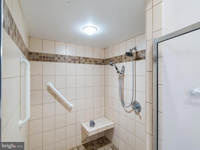 Building Photo - 2616 Greenport Dr