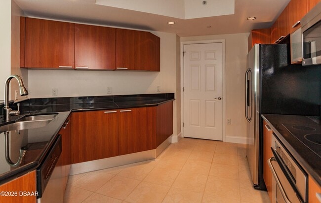 Building Photo - 241 Riverside Dr