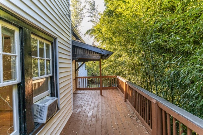 Building Photo - 213 Todd Ave