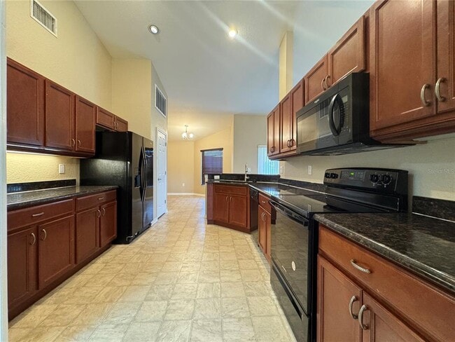 Building Photo - 4876 Summerfield Cir