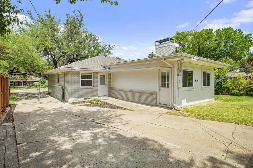 Building Photo - Remarkable Lakewood home steps from Ridgewood Park