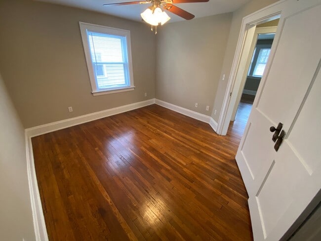 Building Photo - 3 Bedroom House - Grandview Area