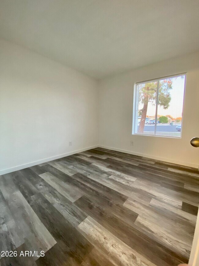 Building Photo - 2121 W Sequoia Dr