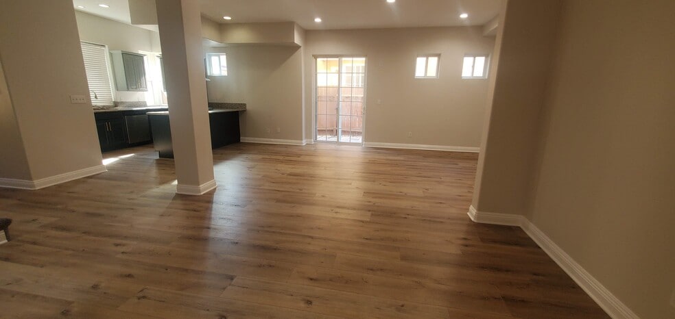 Building Photo - 1614 W 146th St