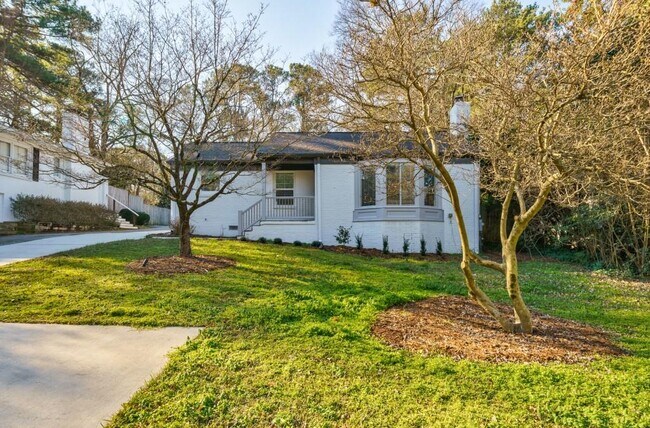 Building Photo - 995 Lindbergh Drive NE