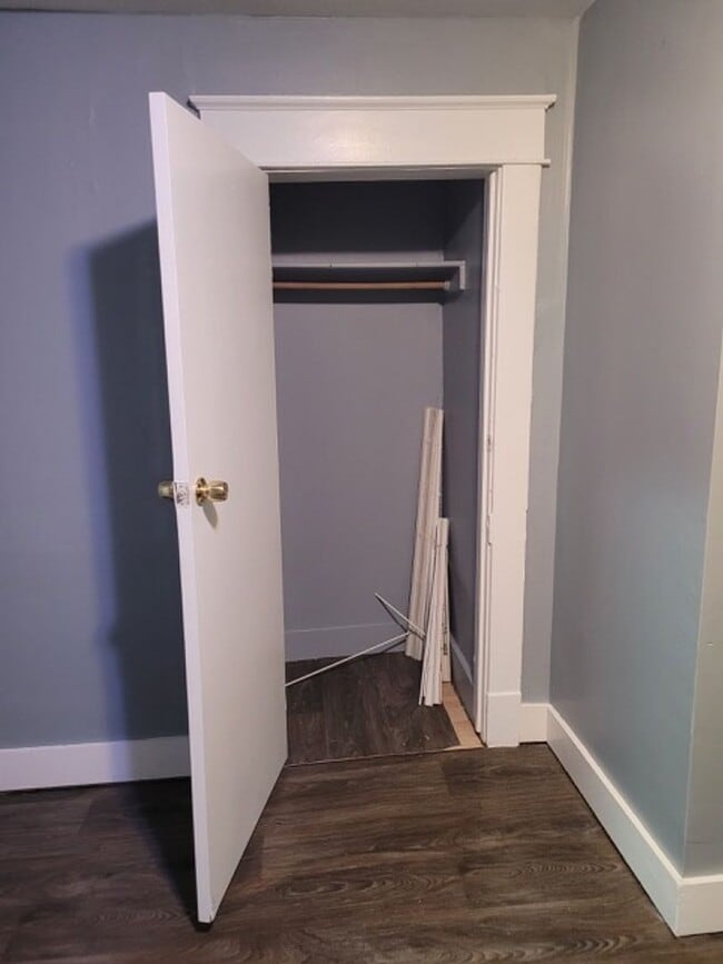 Building Photo - 201 W Chestnut St