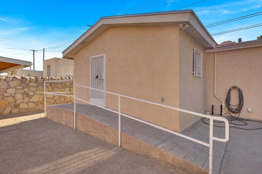 Building Photo - 1127 N El Paso St