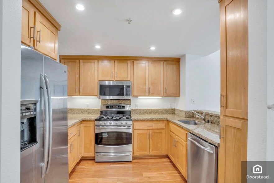 Building Photo - 301 Crescent Ct