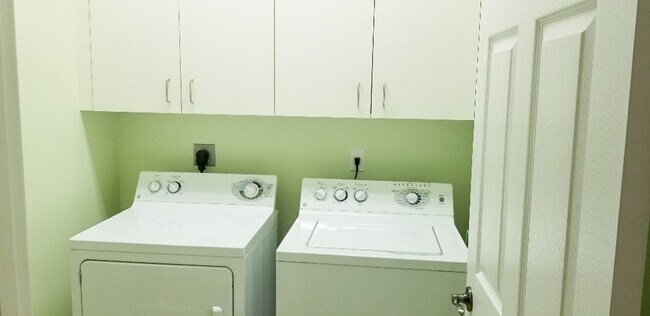 Building Photo - SEASONAL RENTAL FOR 2026 SEASON AVAILABLE