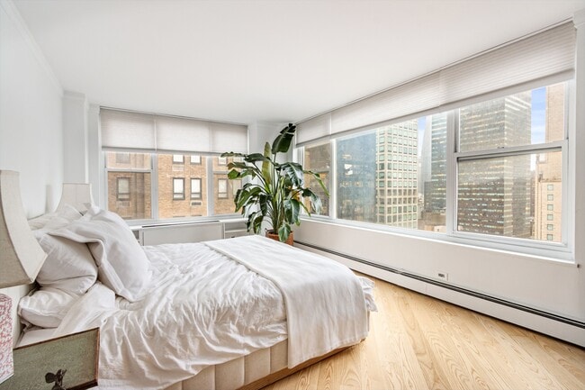 Building Photo - 117 E 57th St