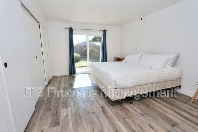 Building Photo - 6069 Kingwood Cir