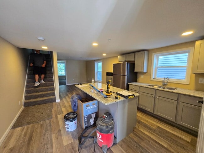 Building Photo - 109 2nd St