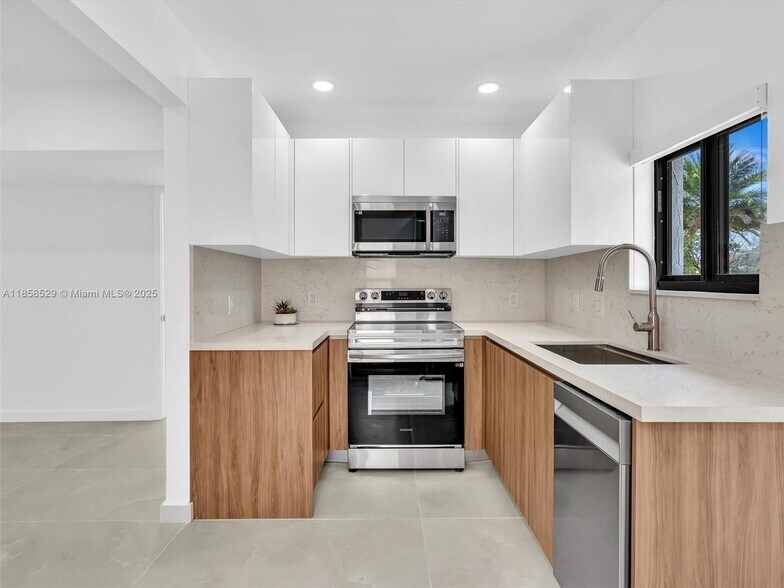 Primary Photo - 107 Central Ave