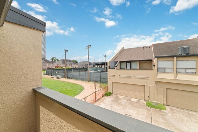 Building Photo - 1116 Bering Dr