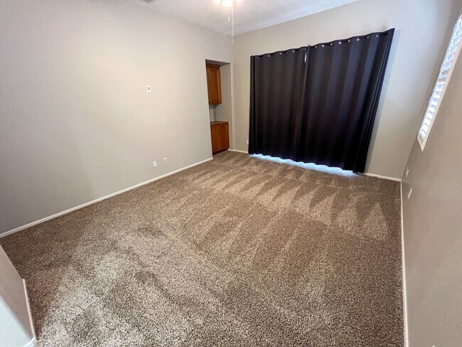 Building Photo - 3 bedroom SINGLE STORY home in Winchester on HUGE corner lot