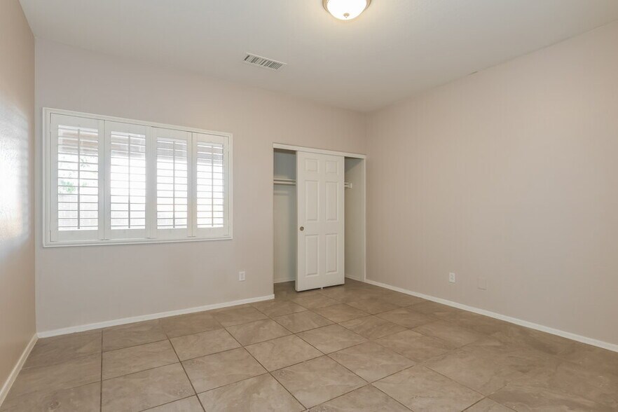 Building Photo - 1913 S 83rd Dr