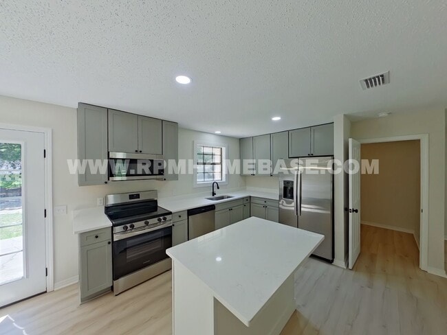Building Photo - Fully Renovated 5-Bedroom Home with Modern...