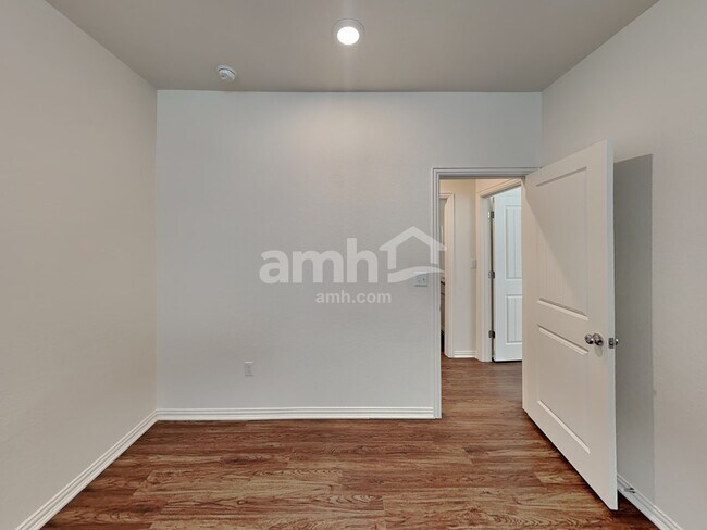 Building Photo - 2715 Spencebrook