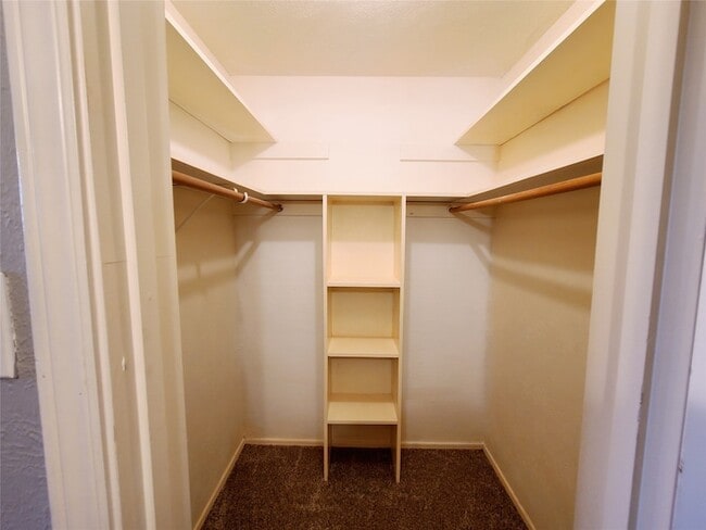 Building Photo - 10248 Regal Oaks Dr