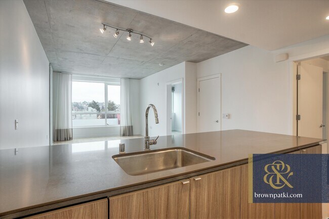 Building Photo - 45 Bartlett St