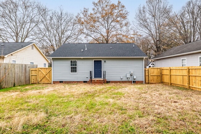 Building Photo - 420 Alpha St