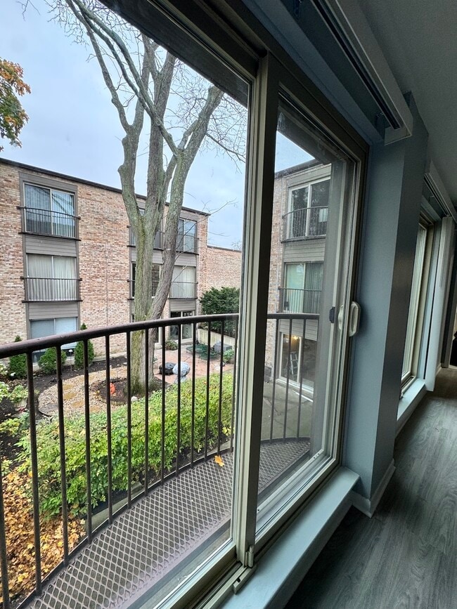 Building Photo - 1920 Cherry Ln