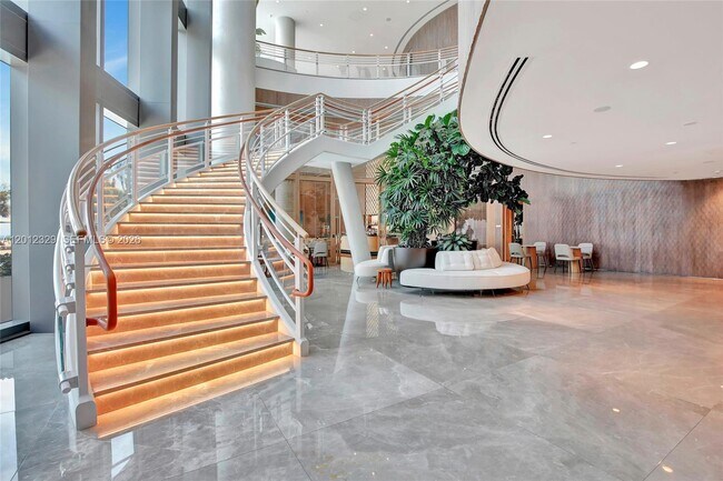 Building Photo - 15701 Collins Ave