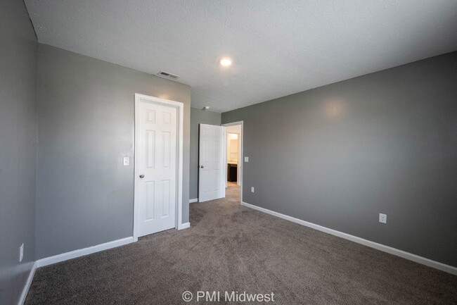 Building Photo - 3975 Fenwick Ln