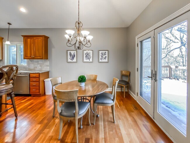 Building Photo - Warm and Luxurious 4 bedroom Executive Estate