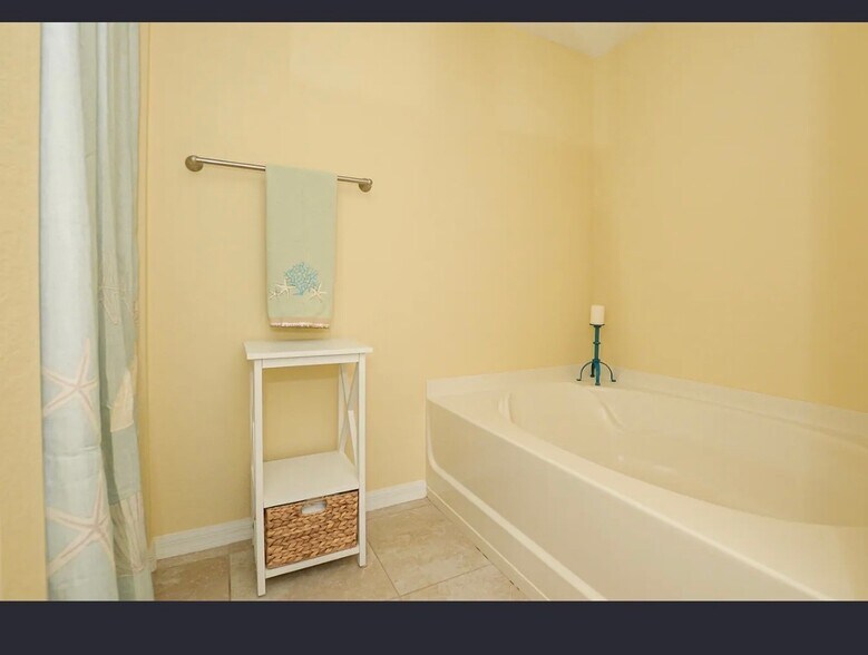 Building Photo - 4190 Gator Greens Way