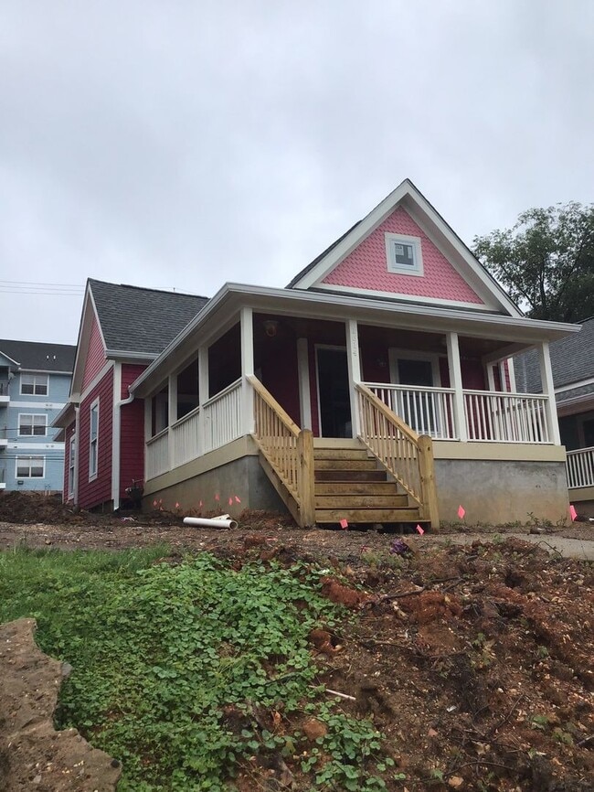 Building Photo - 1614 Forest Ave