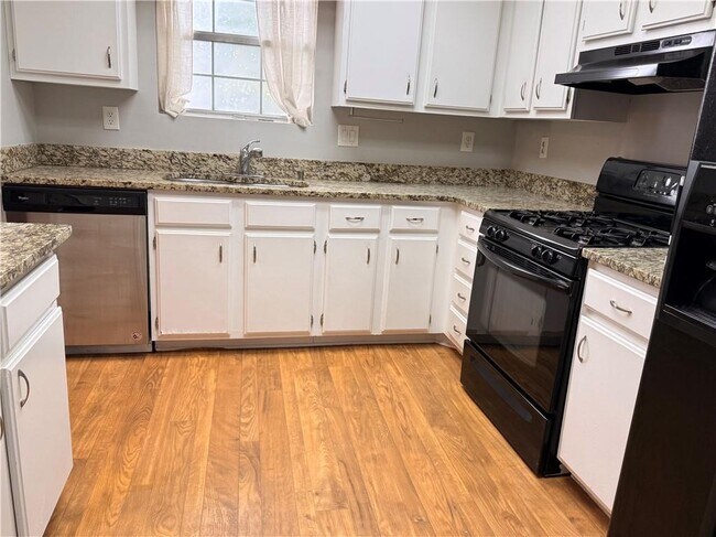 Building Photo - 805 Wedgewood Way