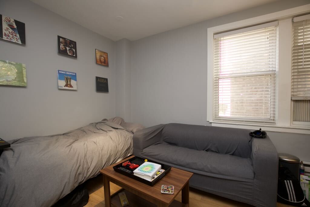 Building Photo - 549 W Belmont Ave