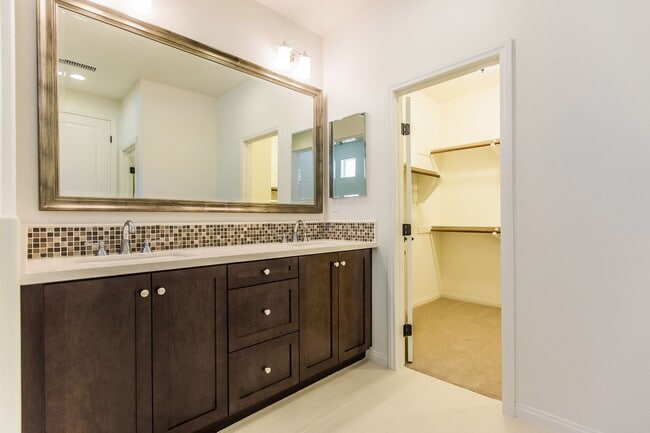 Building Photo - 4BD/3BA/2Garage Two Story Highly upgraded ...
