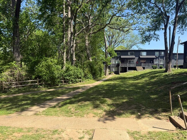 Building Photo - 550 Harding Pl