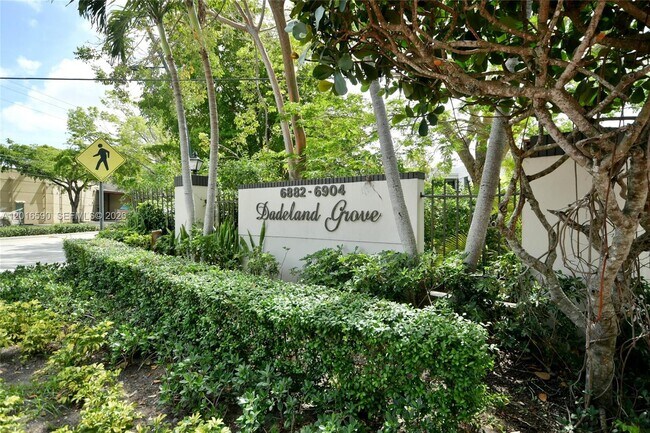 Building Photo - 6884 N Kendall Dr