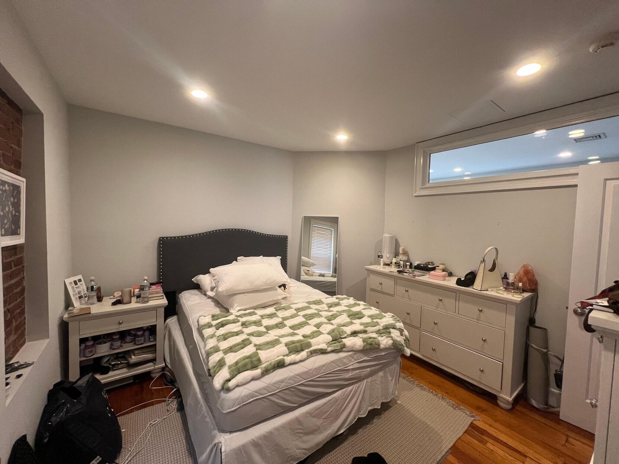 Building Photo - 733 E 3rd St