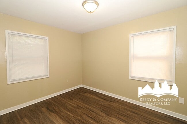 Building Photo - Gorgeous Two-Story White House with Bonus Room