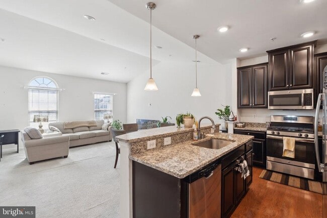 Building Photo - 42116 Piebald Square