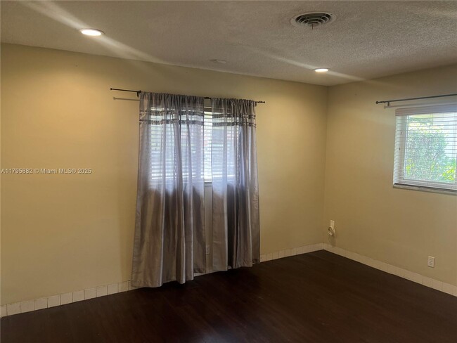 Building Photo - 4120 Woodside Dr
