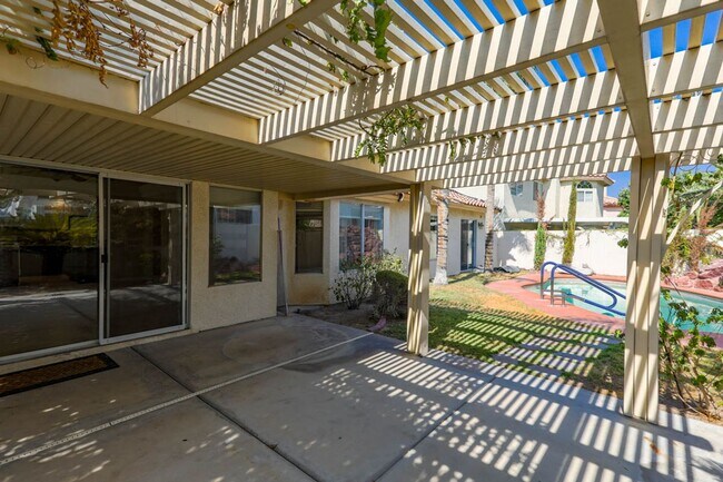 Building Photo - Single Story Northwest 3 Bedroom Pool Home