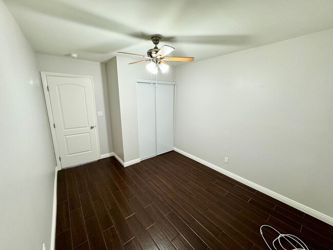 Building Photo - Beautifully updated 2 bedroom