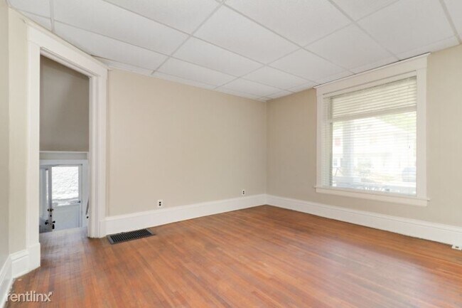 Building Photo - 511 E Taylor St