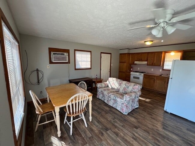 Building Photo - Cozy Fully Furnished 1B/1B Cottage Available in Sulphur
