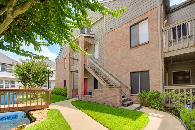 Building Photo - 2023 Gentryside Dr