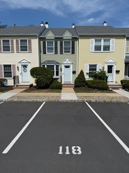 Building Photo - 118 N Bridge St