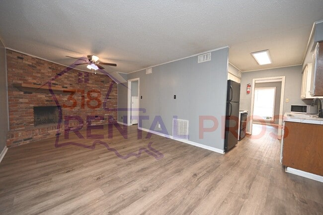 Building Photo - 2207 Lily Dr